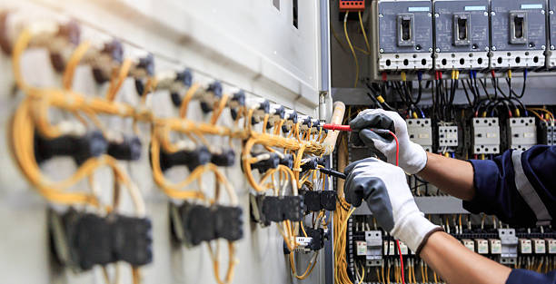 Professional Electrician technician working in Glasgow, MO